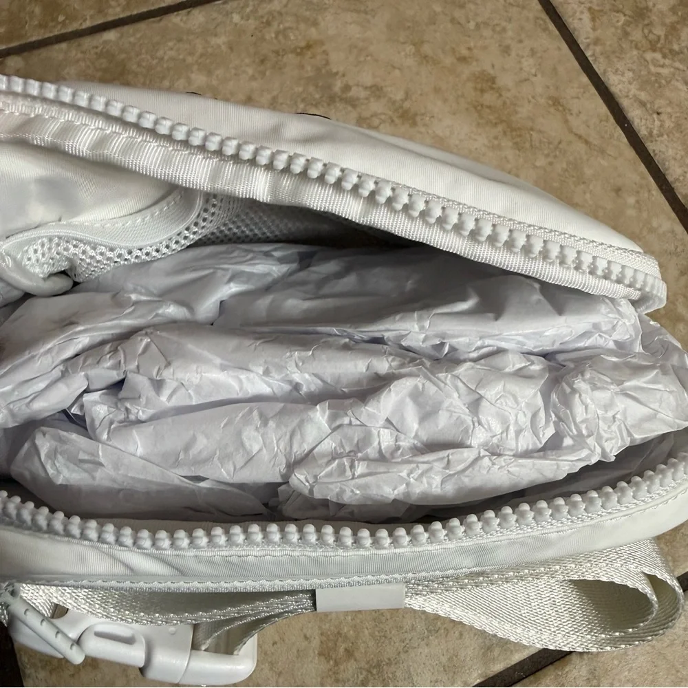 Disney x lululemon LIMITED EDITION White Mickey Everywhere Belt Bag - Picture 11 of 12